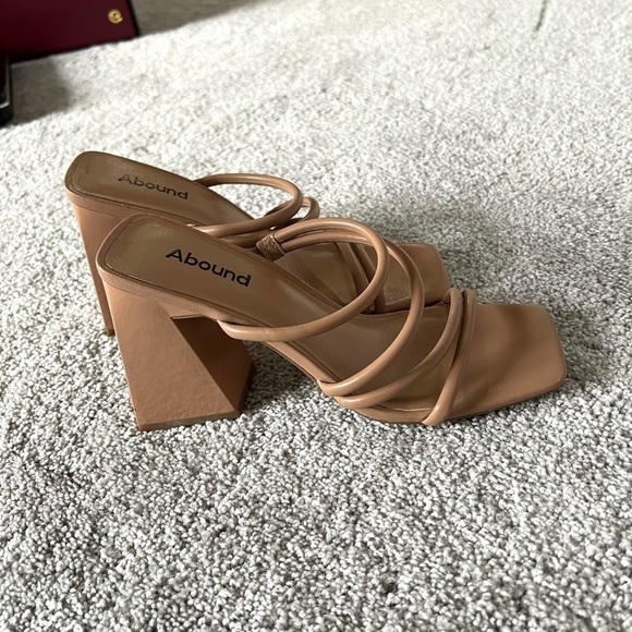 Abound Women's Tan Strappy Sandals 6.5 like new - Picture 5 of 7